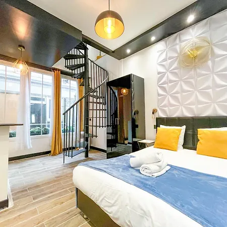 Urbanflat 160 - Secured Designer Triplex In Apartment